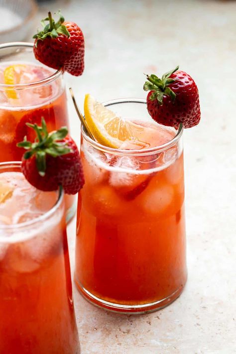 Strawberry Lemonade Aesthetic, Thaw Turkey In Water, Sparkling Strawberry Lemonade, Homemade Tater Tots, Thawing Turkey, Homemade Strawberry Lemonade, Birthday Party Drinks, Fresh Strawberry Recipes, Sparkling Lemonade