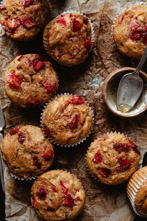 strawberry muffins / recipe for strawberry muffins / strawberry muffins recipe / strawberry muffins healthy / strawberry muffins ina garten / strawberry muffins mix Healthy Strawberry Muffins, Muffins Strawberry, Hygge Recipes, Strawberry Muffins Healthy, Hygge Food, Fluffy Muffins, Strawberry Muffin Recipes, Healthy Food Photography, Muffins Healthy