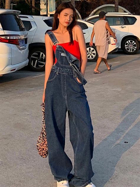 Baggy Overalls Outfit, Baggy Pants Aesthetic, Blue Baggy Pants, Jean Overall Outfits, Overalls Outfit Summer, Fashion Overalls, Pants Aesthetic, Dad Style, Solid Dress Casual