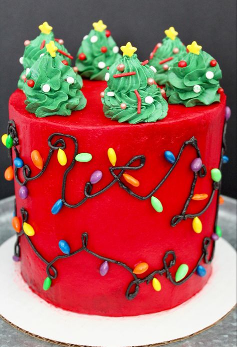 Christmas Cake Design, Holiday Cake Designs, Christmas Cake Decorating Ideas, Christmas Cake Decorating, Christmas Birthday Cake, Grinch Cake, Bolo Vintage, Christmas Themed Cake, Christmas Cake Designs