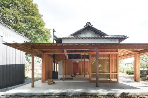 Japanese Roof, Japanese House Design, Japanese Home Design, Japanese Style House, Traditional Japanese House, Japan Architecture, Suburban House, Japanese Architect, Concrete House