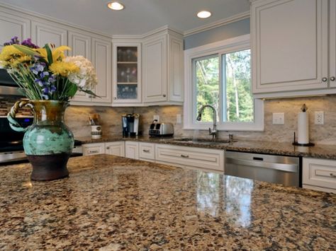 White Cabinet Brown Granite, Brown Countertop, Antique White Kitchen Cabinets, White Cabinets White Countertops, Antique White Cabinets, Antique White Kitchen, Hickory Cabinets, Fixer Upper Kitchen, Brown Granite