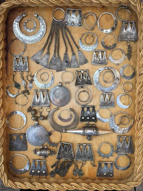 Old Egyptian Jewelry, Egyptian Silver Jewelry, African Silver Jewelry, Egyptian Style Jewelry, Ancient Silver Jewelry, Libyan Jewelry, Egyptian Jewelry Ancient, Egyptian Jewellery, Outfit Biker