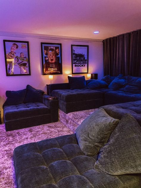 Movie Theater Playroom, Movie Room And Guest Room, Movie Theater Style Living Room, Movie Theater Home Decor, Home Movie Theatre Aesthetic, Gaming Theater Room, Movie Room Makeover, Movie Theater Aesthetic Living Room, Home Cinema Decoration