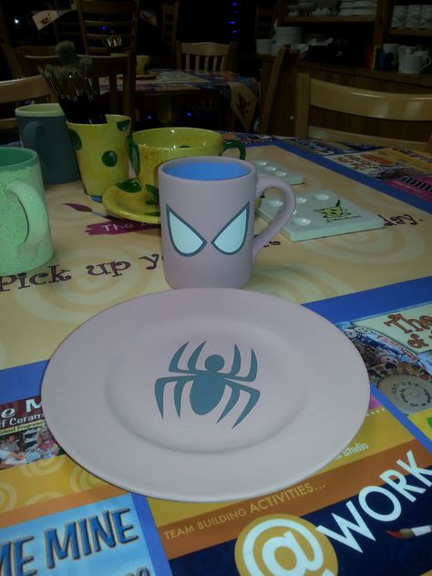 Painted Ceramic Spiderman - The Spiderman plate and Mug I made for Derek for Christmas 2013 Spiderman Pottery Painting, Spiderman Ceramics, Spiderman Pottery, Spiderman Painting, Manifesting 2024, Marvel Mug, Pottery Inspo, Color Me Mine, Sale Ideas