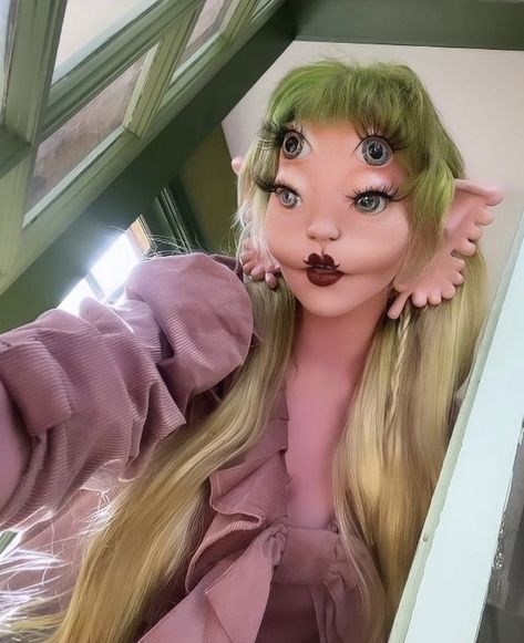 Melanie Martinez Green Hair, Melanie Martinez Cry Baby, Portals Melanie Martinez, Melanie Martinez Outfits, Melanie Martinez Drawings, Image Memes, Aesthetic Grunge, Green Hair, Melanie Martinez