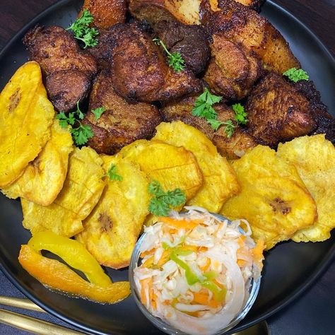 Dorothy Content 🇭🇹 on Instagram: “Fritay Friday! 😋🇭🇹 Taste of Haiti. Griyo ak bannann #haitian #haïti #food #foodie” Chicken Starter Recipes, Haitian Culture, Carribean Food, Haitian Food, Africa Food, Dominican Food, Avocado Salad Recipes, Haitian Food Recipes, Island Food