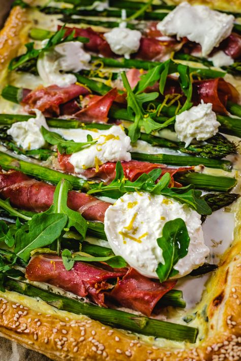 This Asparagus Tart with Prosciutto and Burrata will change your entertaining game forever. With a flaky, golden puff pastry base, a lemony herbed ricotta filling, crispy prosciutto, creamy burrata, and fresh asparagus on top, this savory Asparagus Tart is filled with flavor. But don't worry, all of that deliciousness doesn't take much effort at all. Store-bought frozen puff pastry takes out most of the work while still letting you get a delicious, cheesy, flaky treat to impress your guests at Puff Pastry Asparagus, Asparagus Prosciutto, Herbed Ricotta, Prosciutto Asparagus, Asparagus Tart, Ricotta Filling, Medium Recipe, Crispy Prosciutto, Puff Pastry Tart