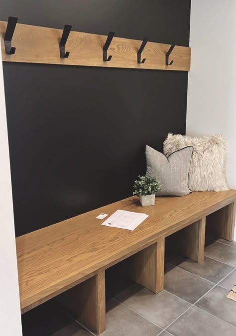 Small Wall Dining Room Decor, Black And Cream Entryway, Simple Mudroom Bench, Farm Mudroom, University House, Entryway Inspo, Shoe Storage Mudroom, Mudroom Bench With Drawers, Mudroom Bench With Hooks