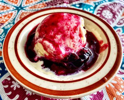 Easy Blueberry Coulis Brunch Entrees, Strawberry Coulis Recipe, Blueberry Coulis, Lemon Dessert Recipes Easy, Blackberry Ice Cream, Sweet Sauces, Ice Scream, Fruit Dessert Recipes, Blueberry Desserts