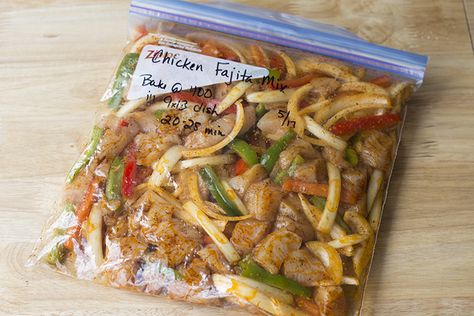 Chicken Freezer, Chicken Freezer Meals, Baked Chicken Fajitas, Freezer Dinners, Freezer Friendly Meals, Freezable Meals, Freezer Meal Planning, Make Ahead Freezer Meals, Meal Train Recipes