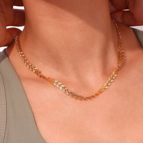 Showcase your personality with LOVCIA 18K Gold Plated Leaf Fishtail Chain Stainless Steel Necklace for Women. 🌟Unique pendants for every style at LOVCIA. Shop https://lovcia.com/products/lovcia-18k-gold-plated-leaf-fishtail-chain-stainless-steel-necklace-for-women-lv240617cd0087 . #Lovcia #LovciaJewelry #GiftsForWomen #PendantNecklaces #Necklaces #NecklacesForWomen #Women'sNecklaces #PersonalStyle #Pendants #JewelryForWomen #JewelryForGirls #GiftForHer #GiftForLove #LatestPendantStyle #Pendan... Plating Design, Black Friday Jewelry, Mens Stainless Steel Rings, Chain Pattern, Natural Stone Bracelets, Mens Beaded Bracelets, Gold Plated Bracelets, Earring Sale, Unique Pendant