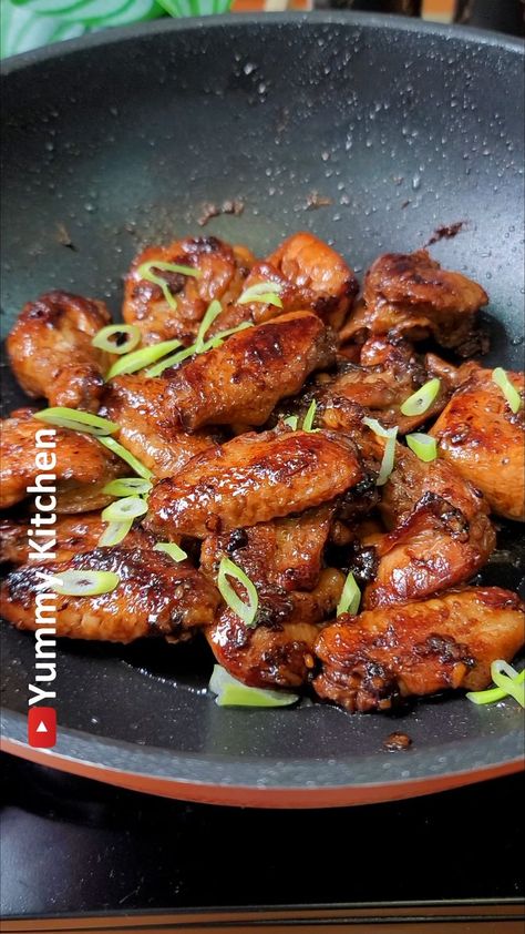 Crockpot Sprite Chicken, Sprite Chicken Wings, Sprite Chicken, Yummy Kitchen, Wings Chicken, Meat Dinners, Chicken Meat, Crockpot Recipes Slow Cooker, Dinner Recipes Crockpot