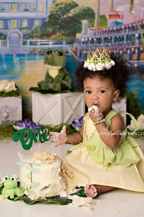 A Baby Dressed Up as Princess Tiana For a Cake Smash, and the Photos Are the Definition of Cute! Princess And The Frog Cake, Princess Energy, Princess Tiana Party, Princess Tiana Birthday Party, Aladdin Cake, Tiana Birthday Party, Frog Birthday Party, Pink And Gold Birthday Party, Frog Cake