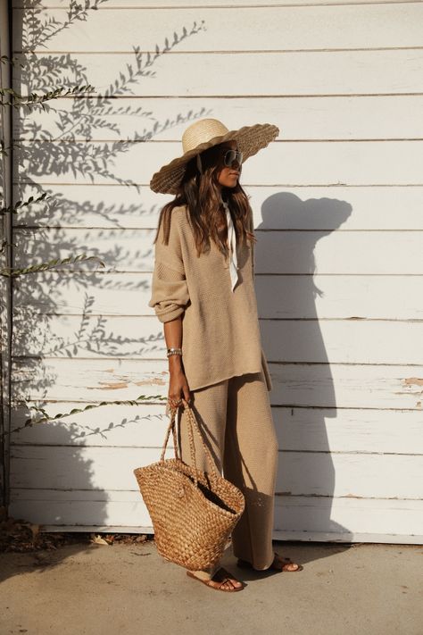 Julie Sarinana, Summer Neutrals, Lack Of Color, Monochrome Outfit, Sincerely Jules, Outfit Trends, Khaki Color, Sweater Set, Mode Inspiration