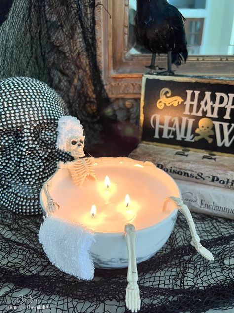 This DIY Halloween candle is a super inexpensive way to bring humor to your Halloween decorations with a bowl and candles from Dollar Tree and a two dollar WalMart skeleton! Skeleton Candle Diy, Diy Halloween Candles, Skeleton Bathtub, Candles Bathtub, Halloween Candles Diy, Skeleton Candle, Dollar Store Candles, Creative Halloween Decorations, Candles Diy