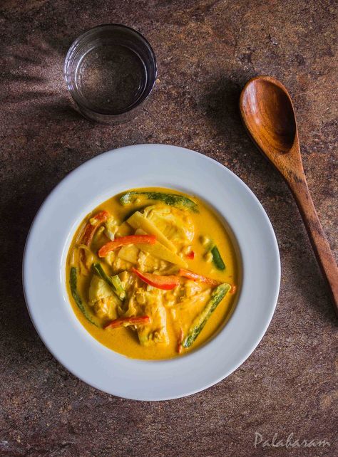 Thai Yellow Fish Curry, Thai Curry Soup, Veggie Curry, Cod Fish Recipes, Heritage Recipes, Fish Curry Recipe, Yellow Curry, Food Story, Thai Peanut