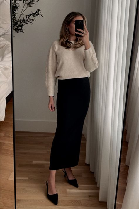 Nude Maxi Skirt Outfit, Maxi Skirt Office Outfit, Maxi Skirt Outfit Work, Sweater And Maxi Skirt Outfit, Maxi Skirt And Sweater Outfit, Skirt With Sweater Outfit, Office Skirt Outfit, Maxi Skirt Outfit, Holiday Decor Thanksgiving