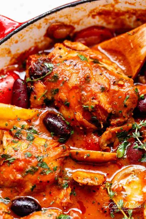 The BEST Chicken Cacciatore recipe is easy to make | cafedelites.com Italian Baked Chicken, Cacciatore Recipes, Chicken Cacciatore Recipe, Side Dishes For Chicken, Italian Comfort Food, Slow Cooked Chicken, Chicken Cacciatore, Crockpot Recipes Beef, Baked Chicken Thighs