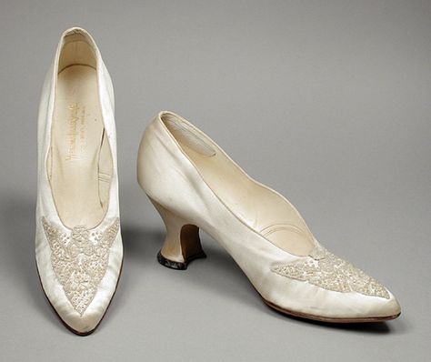 Pair of Woman's Pumps. United States, circa 1914. Wetherby, Kayser Shoe, Los Angeles, California | LACMA Collections Edwardian Shoes, Prairie Fire, Historical Shoes, Victorian Shoes, 1910s Fashion, Shoe Company, New York New York, Historical Dresses, Vintage Bridal