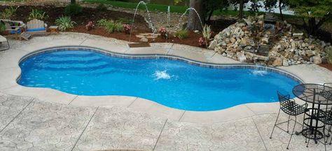 Free form Vinyl Liner Inground Pool Small Inground Swimming Pools, Small Pools Backyard, Swimming Pool Prices, Small Inground Pool, Kleiner Pool Design, Inground Pool Designs, Pool Prices, Fiberglass Swimming Pools, Small Swimming Pools