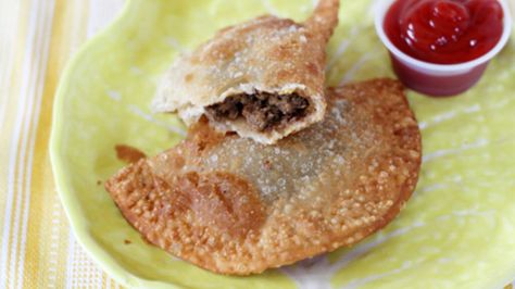 Melissa Bailey Empanadas are near and dear to Latin America. Each country has its own variations and different popular fillings. Many times the biggest difference, aside from the filling, is the dough. This Dominican empanada is filled with beef and its dough is extra buttery and crispy. Dominicans also make a smaller, round version of an empanada-like treat they call pastelito, which can also be made with this delicious dough. Dominican Empanadas Recipe, Dominican Empanadas, Authentic Meals, Dominican Dishes, Empanada Recipes, Dominican Cooking, Dominican Recipes, American Drinks, Empanadas Dough