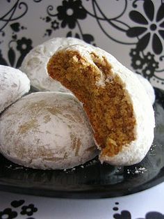 German Pfeffernusse cookies but without the powder suger, they are good on their own. Pfeffernusse Cookies, Cinnamon Baking, German Christmas Cookies, German Desserts, German Baking, Pane Dolce, Spice Cake Mix, Christmas Spices, Spice Cookies