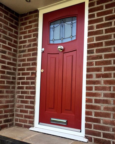 There's lots of in vogue door colours about at the min but you can't deny that this red Newark @rockdoorltd looks great. #doorsoftheworld #doorsofinstagram Bridge House, Hall Ideas, Red Front Door, Garage Door Makeover, 1930s Style, Painted Front Doors, Extension Ideas, 1930s Fashion, Double Glazing