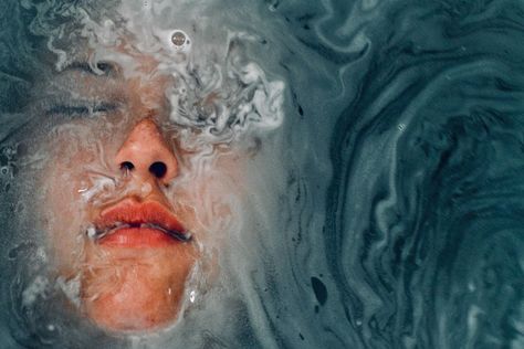 Face Submerged In Water, Face Coming Out Of Water, Trapped Underwater, Underwater Portrait, Mermaid Photography, Social Media Drawings, Underwater Painting, Glass Photography, Girl In Water