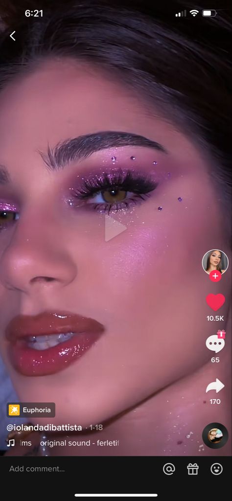 Valentines Makeup With Gems, Pink Makeup Looks Rhinestones, Pink Jewel Eye Makeup, Simple Eyeshadow With Gems, Pink Eyeshadow Looks With Gems, Diamond Eyeshadow Looks, Make Up With Ringstone, Quince Makeup With Gems, Pink New Years Makeup