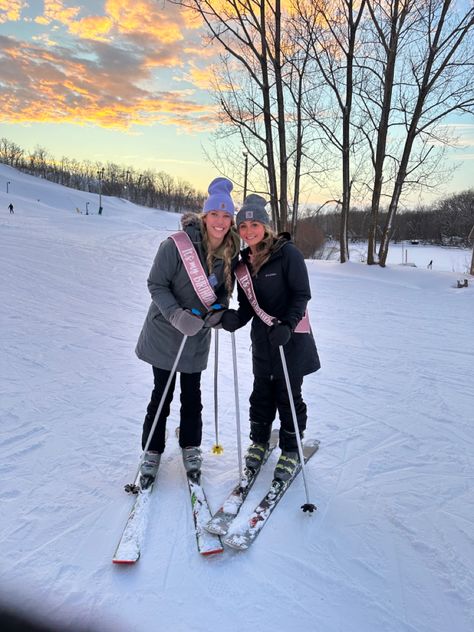 Ski Birthday, Ski Trip Birthday, Cute Ski Pictures, Ski Friends Pictures, Cute Ski Pictures Friends, Ski Trip Friends, Skiing Friends Pictures, Best Friend Skiing Pictures, Ski Pictures