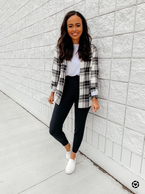 Joggers And Flannel Outfit Women, Black And White Plaid Flannel Outfit, Flannel Outfit Women, Black And White Flannel Outfit, White Flannel Outfit, Plaid Flannel Outfit, Plaid Jacket Outfit, Shacket Outfit, Flannel Outfit