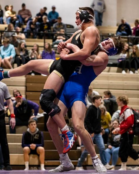 Wrestling Reference Pose, Wrestling Poses Reference, Wrestling High School, Wrestling Pose, Wrestling Poses, Wrestling Reference, Wrestling Photography, Wrestling Senior Pictures, Wrestling Aesthetic