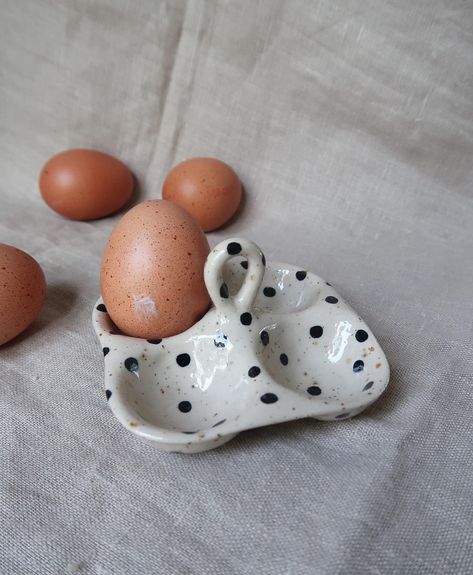 Diy Ceramic Egg Holder, Clay Eggs Diy, Diy Egg Cup, Egg Ceramic Holder, Ceramic Egg Carton, Egg Holder Clay, Air Dry Clay Egg Holder, Pottery Egg Holder, Egg Holder Ceramic