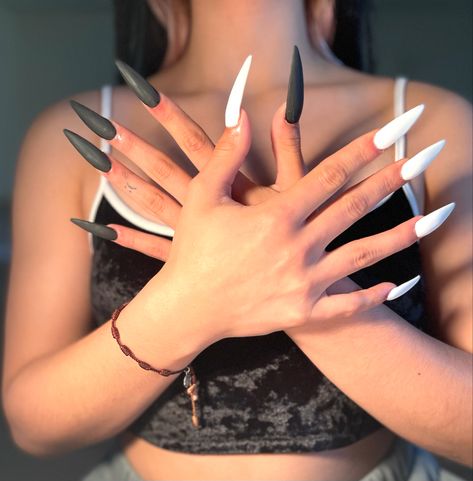 Black and white Nails, cute, ideas. Black And White Stiletto Nails, Nails Black And White, White Stiletto Nails, Acrylic Nails Stiletto, Sharp Nails, Nails Stiletto, Nails White, Nails Only, Nails Black