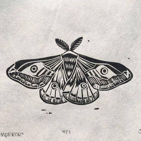 3d Max Tutorial, Emperor Moth, Moth Tattoo Design, Tatoo Inspiration, Linocut Printmaking, Lino Art, Moth Tattoo, Linocut Art, Tattoo Flash Art