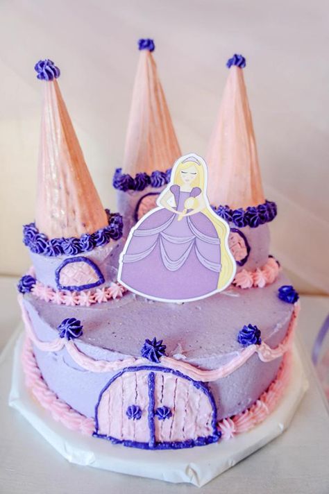 Fairytale Princess Birthday Party Bolo Rapunzel, Princesa Sophia, Party On A Budget, Enchanted Princess, Chocolate Trifle, Castle Cake, Disney Cakes, Princess Cake, Princess Birthday Party