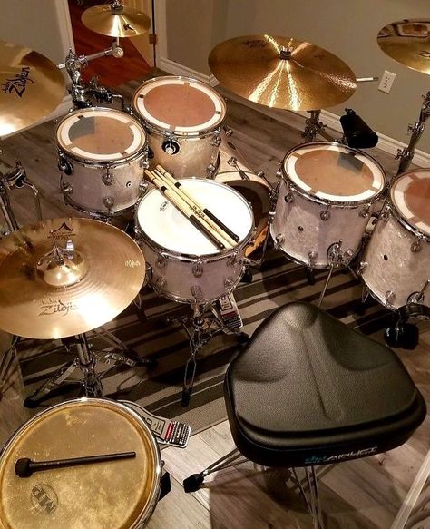 Drums Studio, Zildjian Cymbals, Music Recording Studio, Dw Drums, Drum Sets, Drum Music, How To Play Drums, Recorder Music, Acoustic Drum