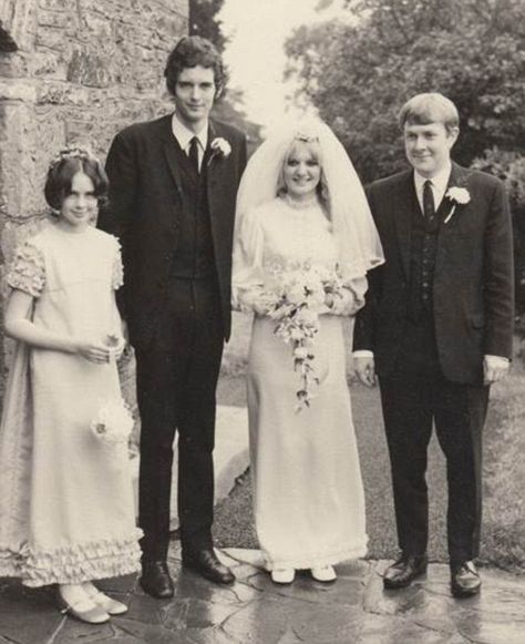 Heather on her wedding day when she married Geraint because she was pregnant with his baby Pulp Fiction Cast, Stephen Hawking Young, Pregnant Photo, Bill And Hillary Clinton, The Cosby Show, Steve Buscemi, Star Trek Series, Buzz Aldrin, Andre The Giant