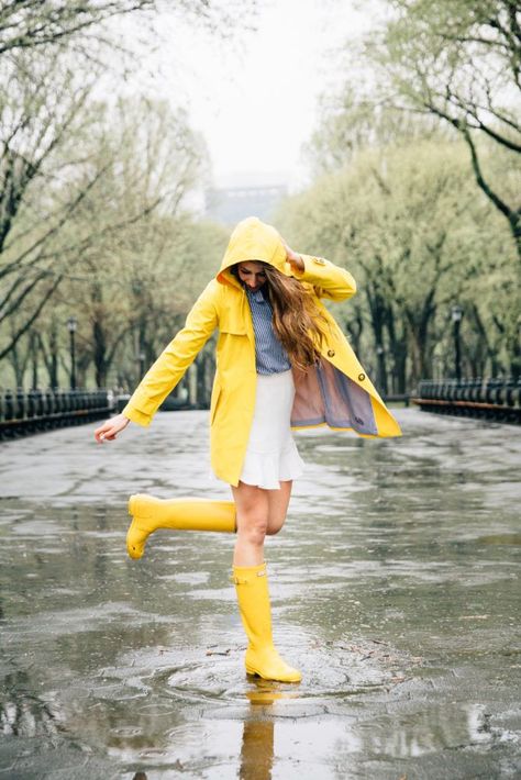 Its no fun being stuck at home on a rainy day, especially when you have nothing fun to do. I will share 5 things to do on a rainy day! Yellow Rain Boots Outfit, Hunter Rain Boots Outfit, Raincoat And Boots, Yellow Outfit Ideas, Casual Rainy Day Outfit, Rainy Day Outfit Casual, Rainy Day Outfit For Spring, Rain Boot Outfit, Yellow Rain Boots