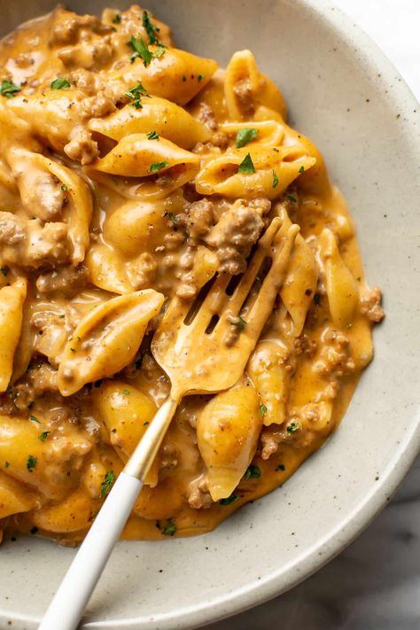 Easy Shells And Cheese Recipe, Cheesy Beef Recipes, Pasta With Velveeta Cheese, Ground Beef And Velveeta Recipes Dinners, Shells And Cheese With Ground Beef, Mini Shells Pasta Recipes, Cheesy Beef And Shells, Cheesy Beef Pasta, Kids Friendly Dinners