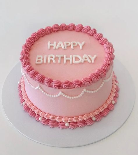 22 Unique Vintage Cake Ideas For A Memorable Birthday Party. - The Perfect Cake Idea Easy Vintage Cake Decorating, Easy Pink Cake Decorating Ideas, Vintage Cakes Birthday Aesthetic, Cooking Theme Cake, Vintage Bday Cake, Simple Birthday Cakes For Women, 6 Inch Birthday Cake, Vintage Cakes Birthday, Simple Vintage Cake