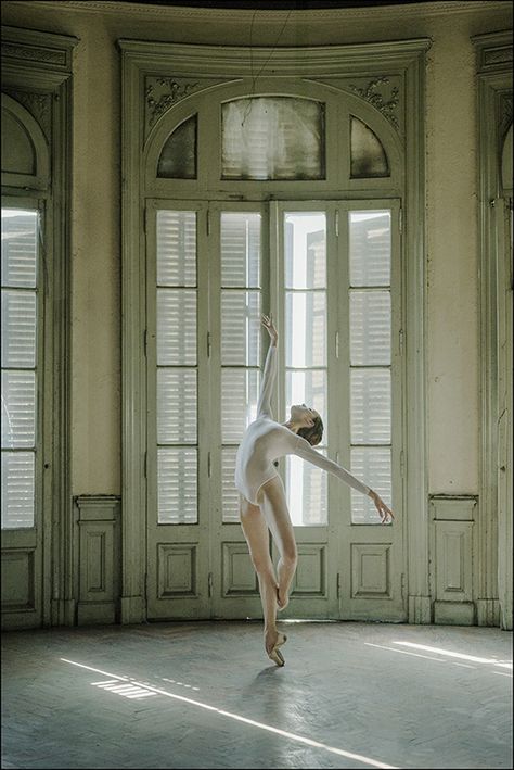 Ballerina Project, Ballet Pictures, Dance Photography Poses, Ballet Beauty, Ballet Poses, Ballet Inspiration, Ballet Art, Ballet Photos, The Ballerina