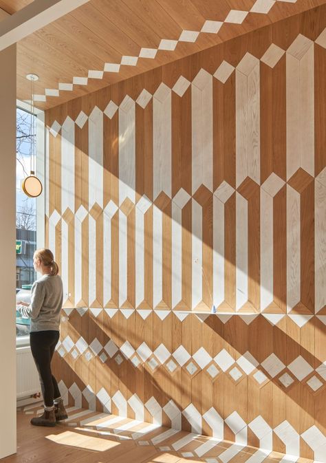 Batay-Csorba designs Milky’s coffee bar in Toronto without furniture Featured Wall, Interior Restaurant, Modern Coffee Shop, Wall Detail, Timber Cladding, Deco Boheme, Parquet Flooring, Wall Cladding, Furniture Arrangement