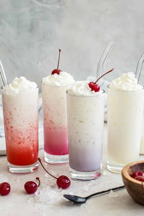 Homemade Italian Soda, Italian Cream Soda Recipe, Soda Drinks Recipes, Thai Tea Recipes, Italian Soda Bar, Salad Add Ins, Italian Cream Soda, Diner Aesthetic, Float Recipes