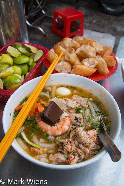 Banh Canh Cua Tapioca Noodles, Vietnam Recipes, Banh Canh, Vietnamese Foods, Noodle Soups, Vietnamese Street Food, Vietnamese Noodles, Cambodian Food, Food Asian