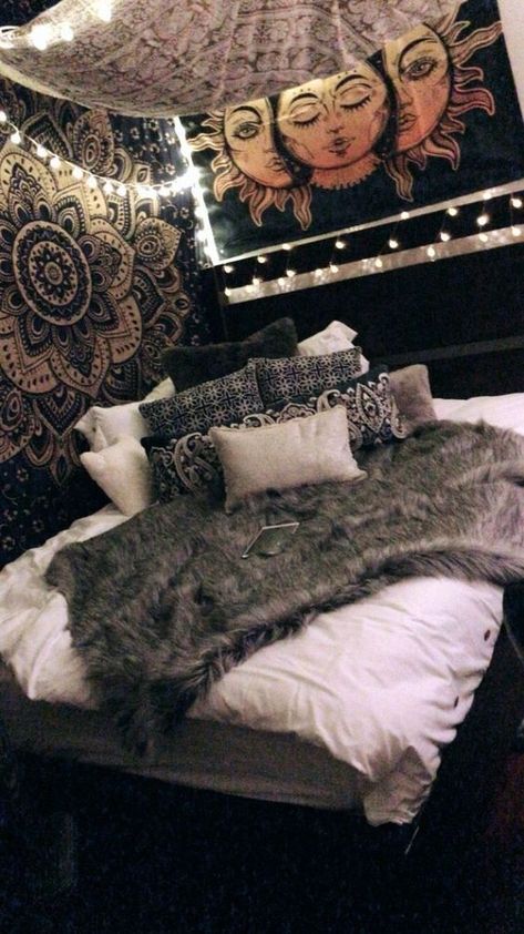 Bed With Lots Of Pillows, Boho Hippie Bedroom, Black Headboard Bedroom, Bedroom Covers, Hippy Bedroom, White Bedroom Set, Lights Aesthetic, Hippy Room, Chill Room