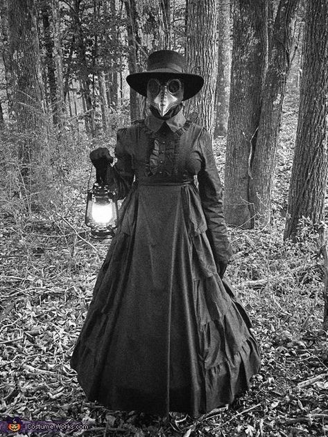 The Black Plague, Doctor Halloween Costume, Doctor Halloween, Plague Doctor Costume, Black Plague, Plague Mask, Medieval Garb, Classic Halloween Costumes, Doctor Costume