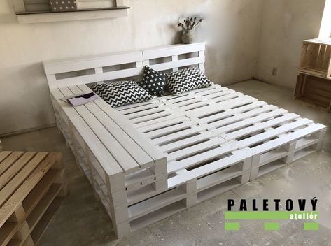 Pallet Bed Frame, Western Bedroom Decor, Diy Pallet Bed, Bedroom Bohemian, Bedroom Curtain, Bed Frame Design, Pallet Bed, Diy Bed Frame, Pallet Furniture Bedroom