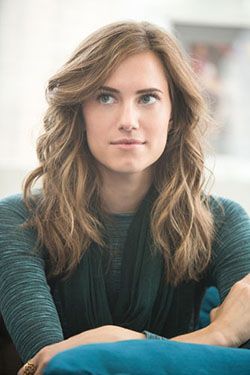 love this haircut and color Vanessa Kirby, Allison Williams, Actrices Hollywood, Famous Models, Margot Robbie, Pretty Face, Celebrity Photos, Beautiful Hair, Pretty People